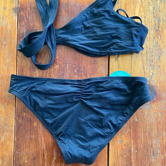 L Space Black Wrap Top & Ruched Bottom Bikini Swimsuit Bathingsuit - Picture 4 of 5